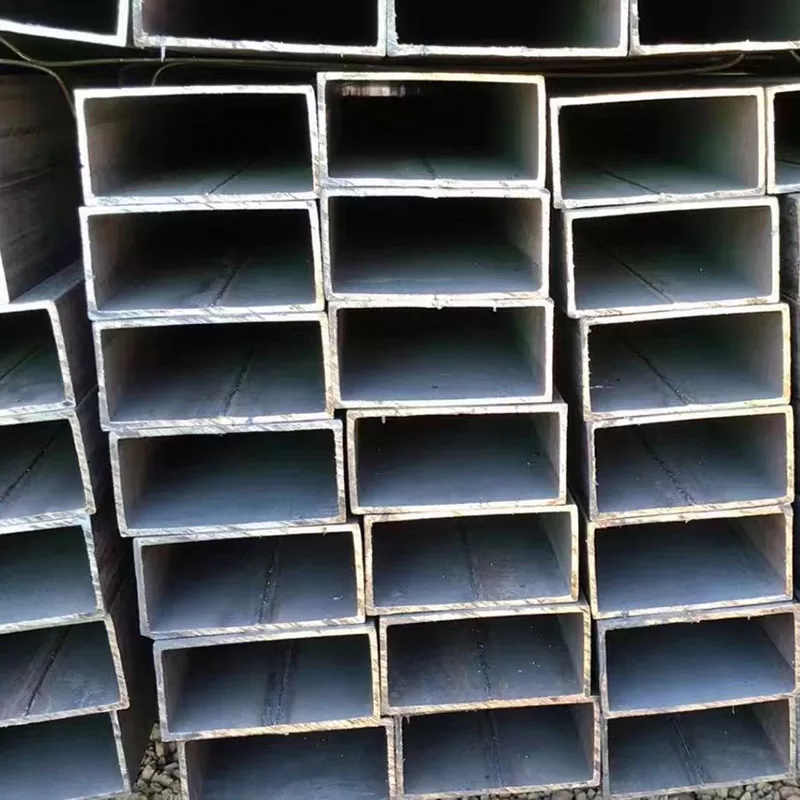 Tunnväggigt svart rektangulärt rör